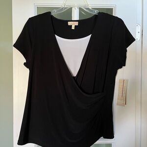 Choices Black Short-Sleeve Draped V-Neck Top with White Inset